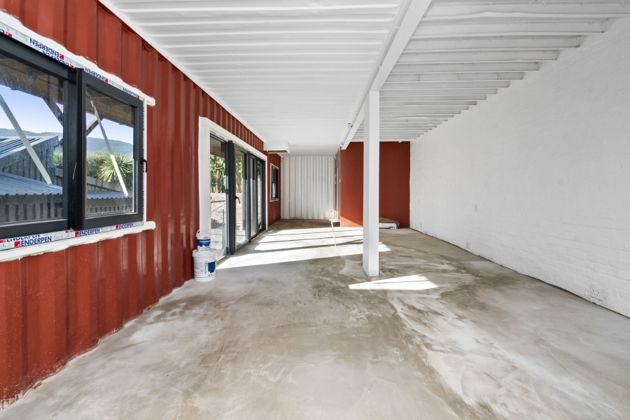 5 Bedroom Property for Sale in Oakhurst Estate Western Cape